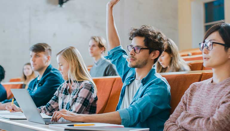 Bernini vuole abolire il numero chiuso a medicina?