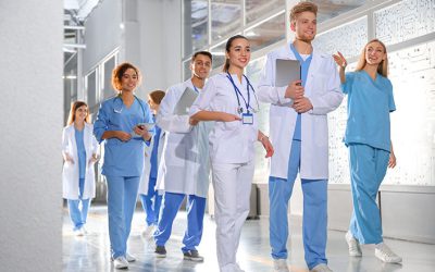 Aumento posti a Medicina nel 2023-24, ma il Numero chiuso resta. Cosa ha detto Bernini
